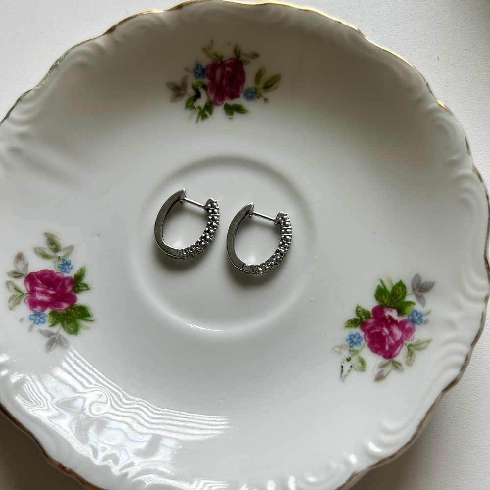 10K huggie hoop earrings